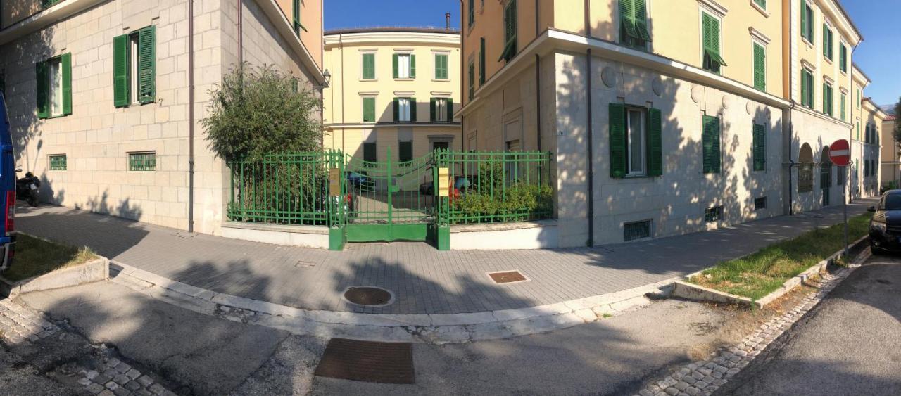 A Casa Di Noemi Acomodação com café da manhã LʼAquila Exterior foto