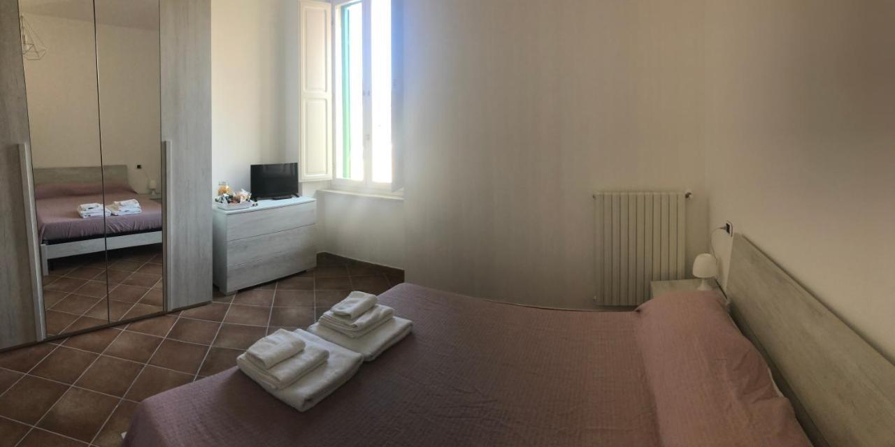 A Casa Di Noemi Acomodação com café da manhã LʼAquila Exterior foto